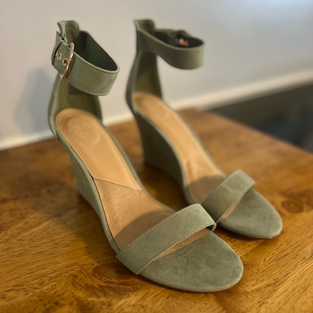 Just Fab Bonnie Buckle - Green Wedge